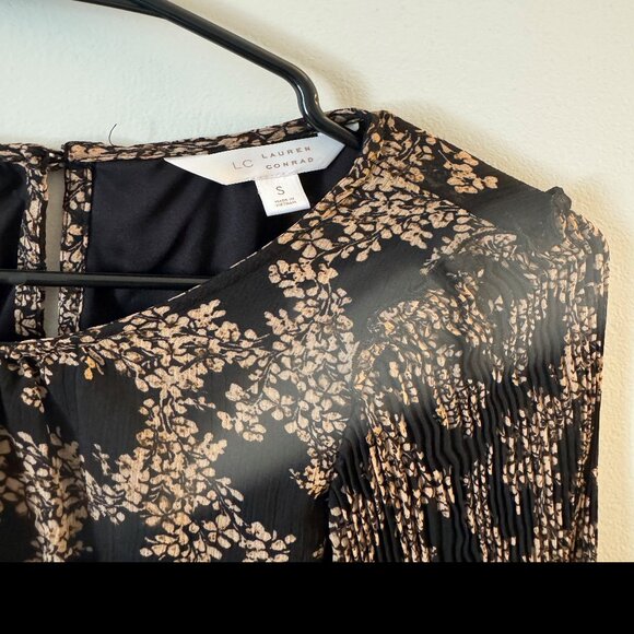 LC Lauren Conrad Pleated Sleeve Flowy Popover Top - Picture 2 of 3